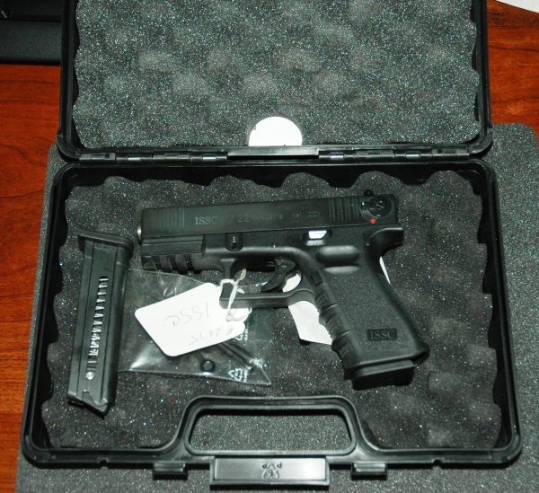 ISSC M22 pistol 22LR 10 shot, 2mags, in box - Image 8